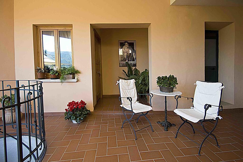 Albergo Villa Cristina สโปเลโต ภายนอก รูปภาพ